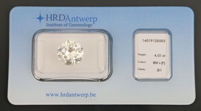 Brilliant-cut diamond in blister pack
- Diamond...