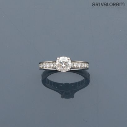 CARTIER
Solitaire ring in 950°/°° platinum,...