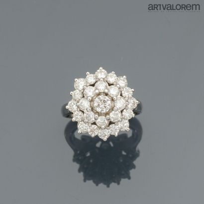 Daisy ring in 750°/°° white gold paved with...