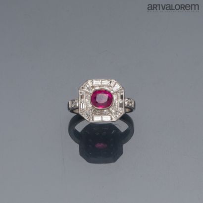 Ring in 750°/°° white gold, centered on an...