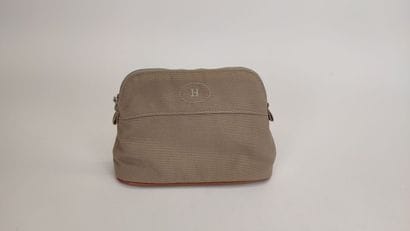 HERMÈS Paris
Grey cotton bolide clutch bag
Washable...