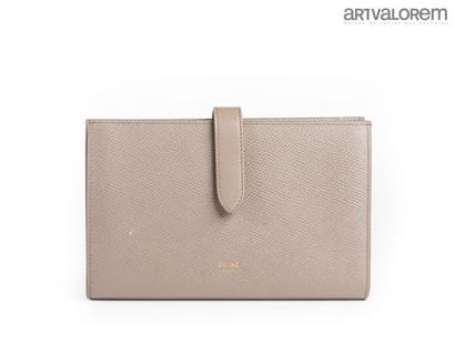 CELINE
Companion in grey grained calf
Soft...