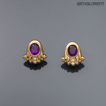 Pair of ear clips in 750°/°° yellow gold...