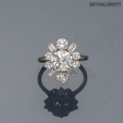 Daisy ring in 750°/°° white gold and platinum,...