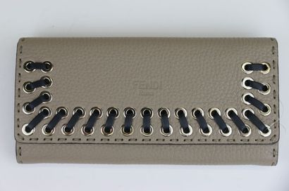 FENDI
Long wallet in etoupe grained calfskin
Grey...