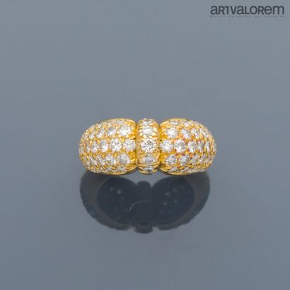 Ring in yellow gold 750°/°° forming a stylized...