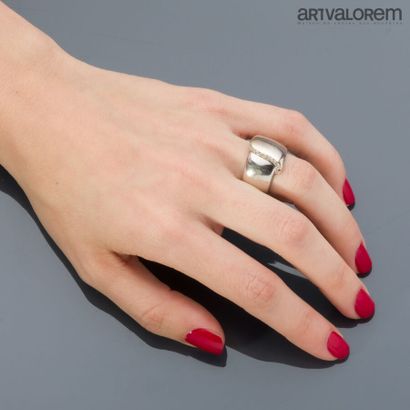 Ribbon ring in 750 °/°° white gold set with...