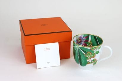 HERMÈS Paris
Tall porcelain cup 