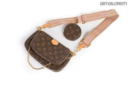LOUIS VUITTON
Multi Accessory clutch bag...