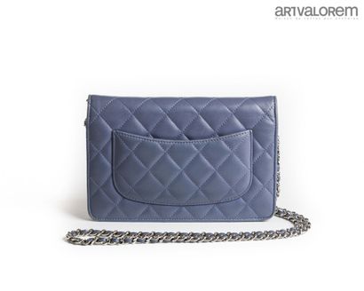 CHANEL
Wallet on chain' shoulder bag in lavender...