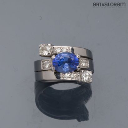 Ring in 750°/°° white gold, centered on a...