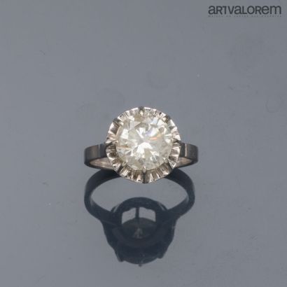 Solitaire in 750°/°° white gold set with...