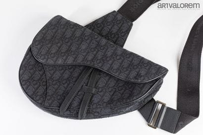DIOR
Shoulder bag in monogrammed woven canvas
Black...
