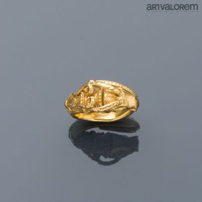 Yellow gold 750°/°° ring in the Achaemenid...