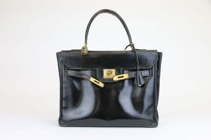 HERMÈS Paris
Monaco 30 bag in black box calfskin
Black...