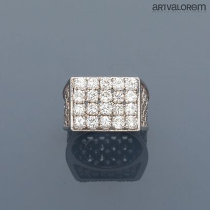 Chevalière in 750°/°° white gold with basket-weave...