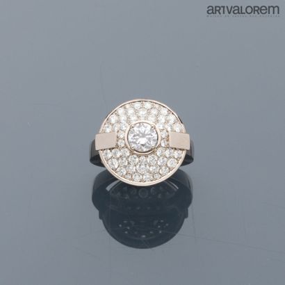 Ring in 750°/°° white gold, the circular...