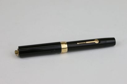 NAMIKI Circa 1930
Black resin lever fountain...
