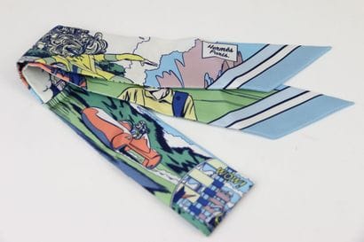 HERMÈS Paris
Twilly 86 in printed silk 