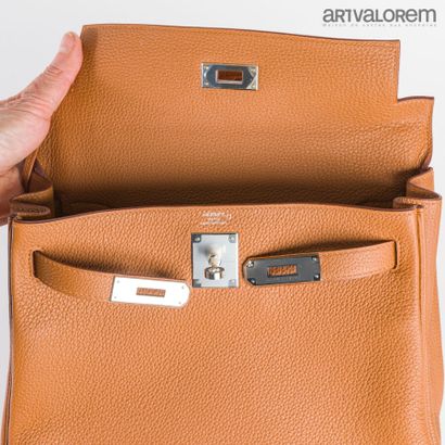 HERMÈS Paris- Limited Edition
Kelly 28 bag...