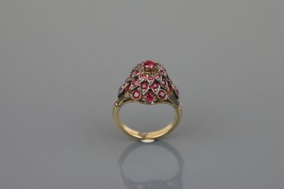 Flower dome ring in yellow gold 375°/°° and...