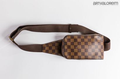 LOUIS VUITTON
Shoulder clutch bag in ebony...