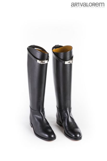 HERMÈS Paris
Pair of riding boots in black...