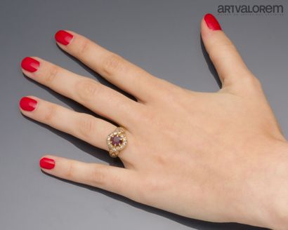 Ring in yellow gold 750°/°° centered with...