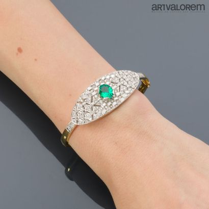 Yellow and white gold 750°/°° bangle set...