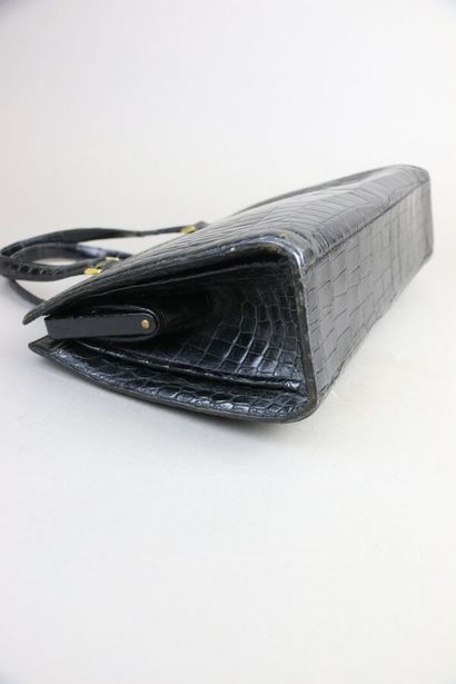 HERMÈS Paris
Pullman bag in black crocodile
Gold-plated...