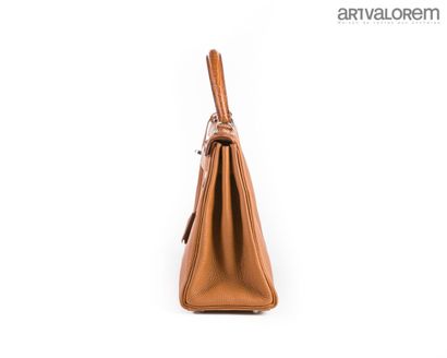 HERMÈS Paris- Limited Edition
Kelly 28 bag...