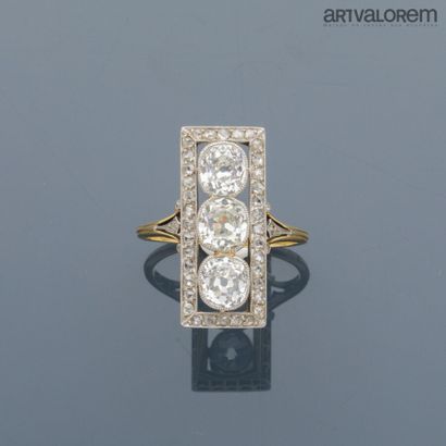 Yellow gold 750°/°° and platinum marquise...