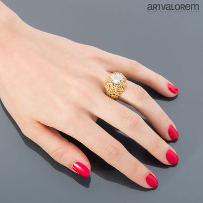 Dome ring in yellow gold 750°/°° centered...