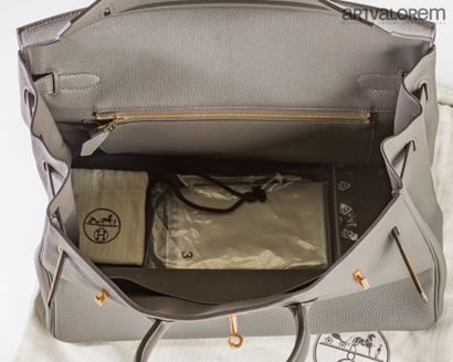 HERMÈS Paris
Birkin bag 35cm in grey togo...