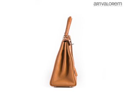 HERMÈS Paris- Limited Edition
Kelly 28 bag...