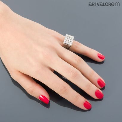 Chevalière in 750°/°° white gold with basket-weave...