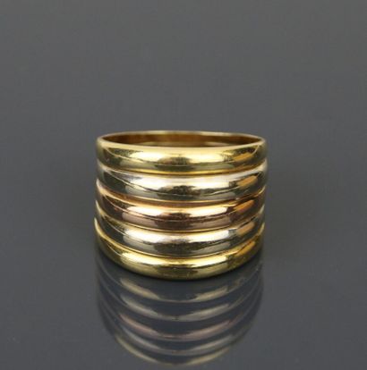 Three gold 750°/°° ring with five rings....