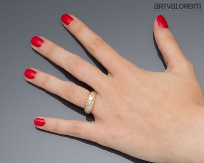 Yellow gold 750°/°° ring set with brilliant-cut...