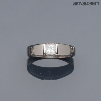 Wedding band ring in 750°/°° white gold set...