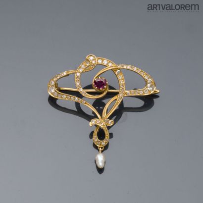 Stylized Art Nouveau brooch in yellow gold...