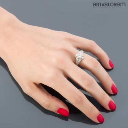 Art Deco style ring in 750°/°° white gold,...