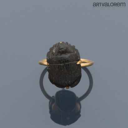 Ring in yellow gold 750°/°° set with an authentic...