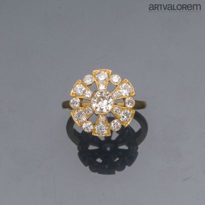 Ring in yellow gold 750°/°° in the form of...