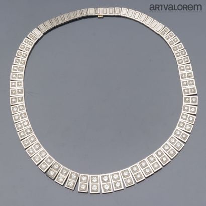 Articulated platinum necklace composed of...