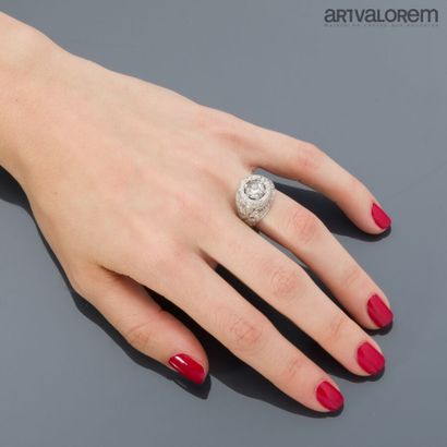 750°/°° white gold ring with an openwork...