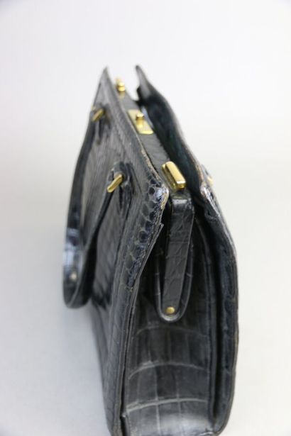 HERMÈS Paris
Pullman bag in black crocodile
Gold-plated...