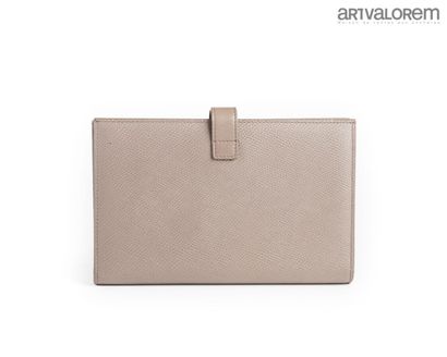 CELINE
Companion in grey grained calf
Soft...