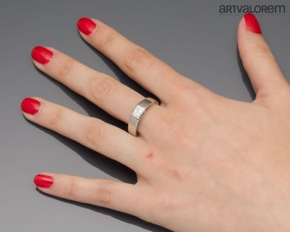 Wedding band ring in 750°/°° white gold set...