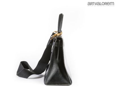 HERMÈS Paris
Kelly 28 saddle bag in black...
