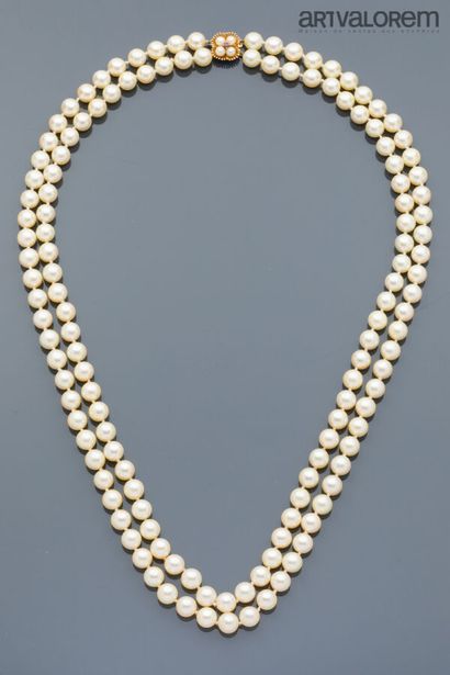 Necklace composed of two rows of choker cultured...